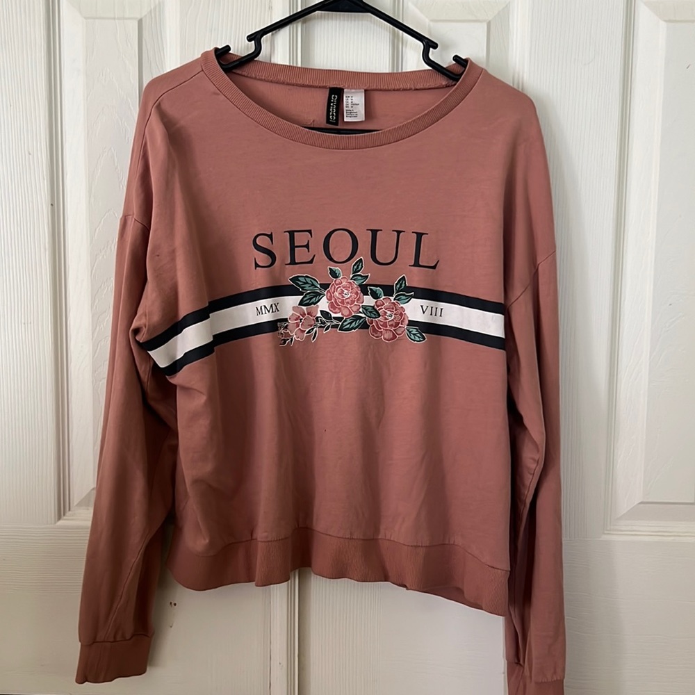 H&M DIVIDED : Pink Long Sleeve “SEOUL” Printed Sweatshirt (M)
